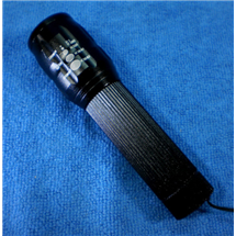 ไฟฉายซูมเล็กสีดำ ถ่านก้อนเดียว Police กระจกซูม 516