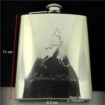 ขวดเหล้าสแตนเลส ขนาด 7 ออนซ์ Johnny Walker 